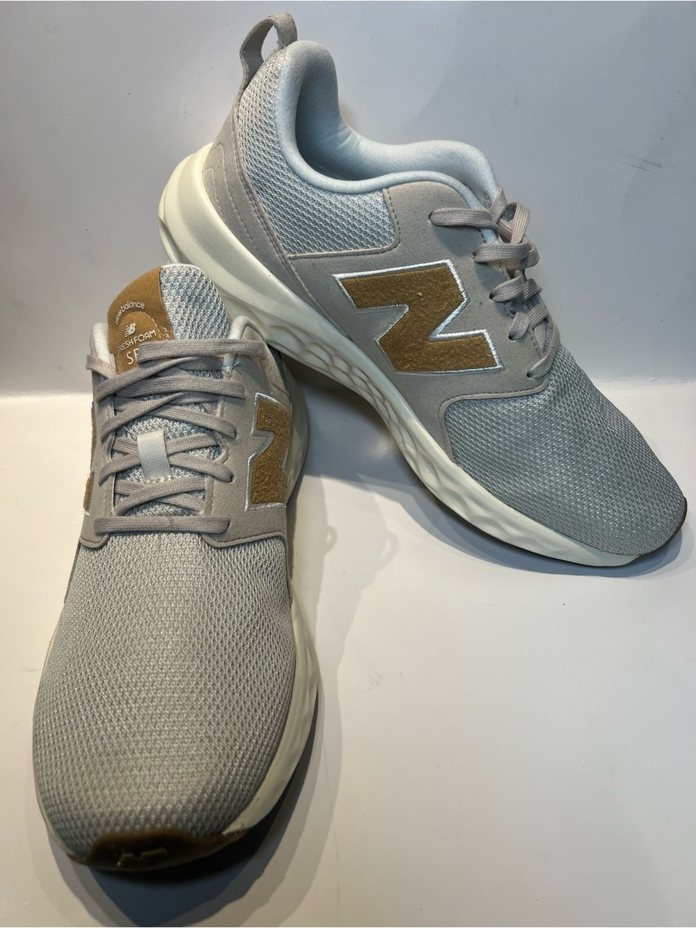 Men's Fresh Foam SPT Lux v4 Running Sneakers  Sz 9.5